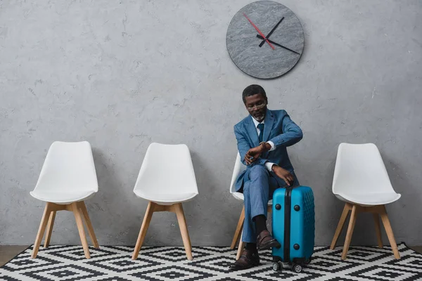 Businessman waiting — Stock Photo, Image