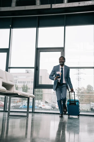 Businessman hurrying up for flight
