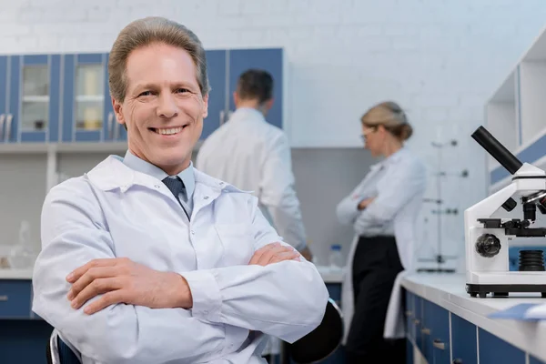 Trabajador médico sonriente — Foto de Stock