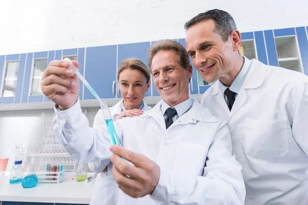 Scientists making experiment with sample — Stock Photo, Image