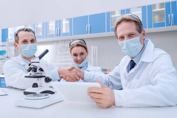 Scientists shaking hands — Stock Photo, Image