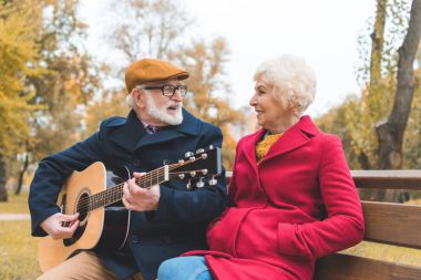 akustik gitar ile üst düzey Çift