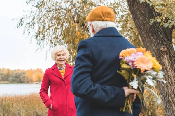 Старший чоловік і дружина — стокове фото