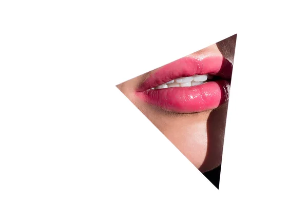 Lábios cor-de-rosa atrás do buraco triangular — Fotografia de Stock