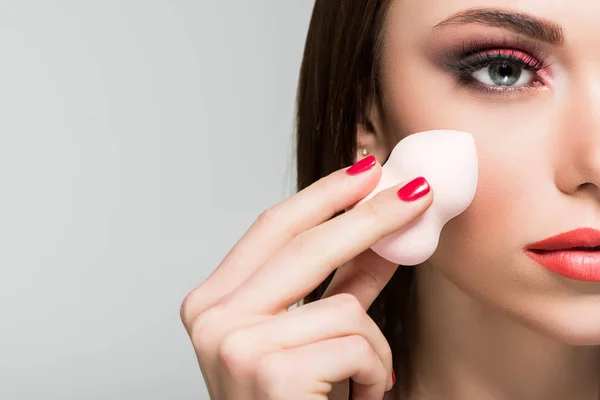 Woman doing makeup with cosmetic sponge — Stock Photo, Image