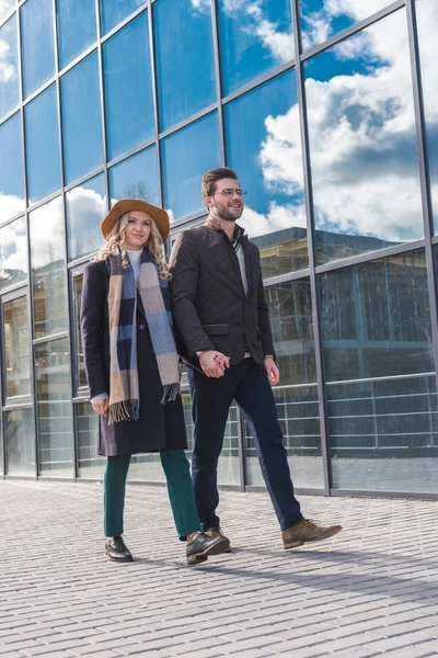 Young couple in autumn outfit — Stock Photo, Image