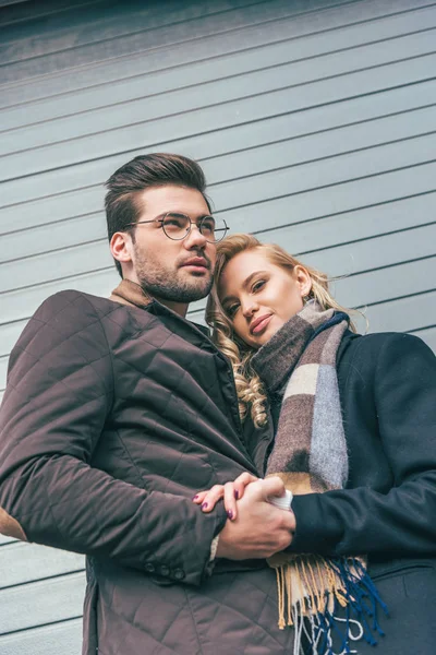 Stylish couple holding hands — Stock Photo, Image