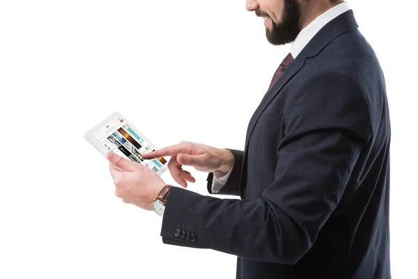Affärsman med tablett med pinterest hemsida — Stockfoto