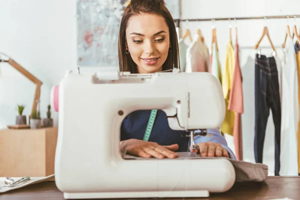 Seamstress — Stock Photo, Image