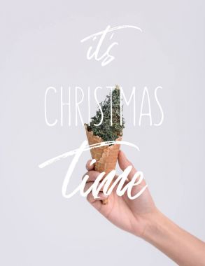 Dondurma külahı ile Noel ağacı
