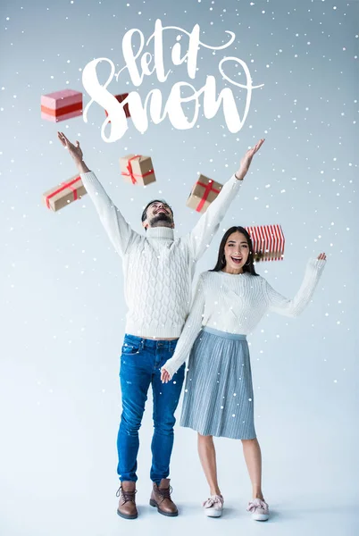 Pareja multicultural con regalos de Navidad envueltos —  Fotos de Stock