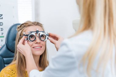 klinik deneme çerçevede düşünülmeli ve genç hastayla