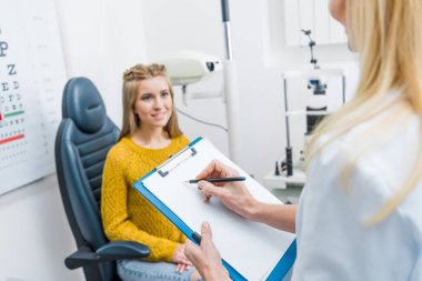 Klinikte tanı hasta için yazma düşünülmeli görünümünü kırpılmış