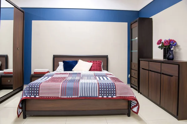 Aconchegante Interior Quarto Moderno Com Cama — Fotografia de Stock