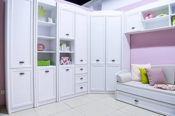 Acogedor Interior Moderno Salón Con Armario Sofá — Foto de Stock