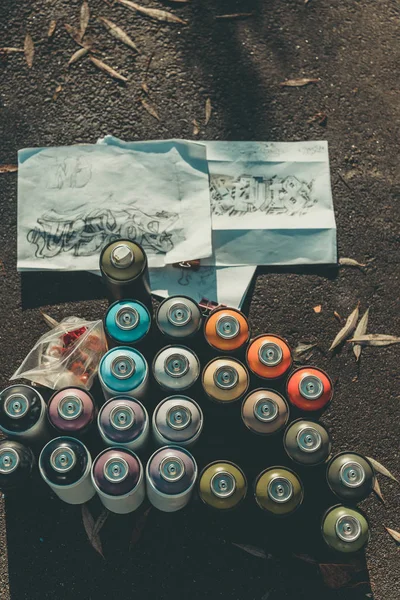Top View Graffiti Sketches Cans Colorful Spray Painton Asphalt — Stock Photo, Image
