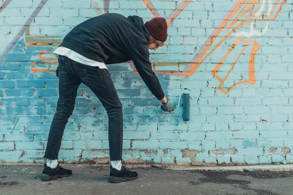 Street Artist Painting Colorful Graffiti Wall Roller — Stock Photo, Image