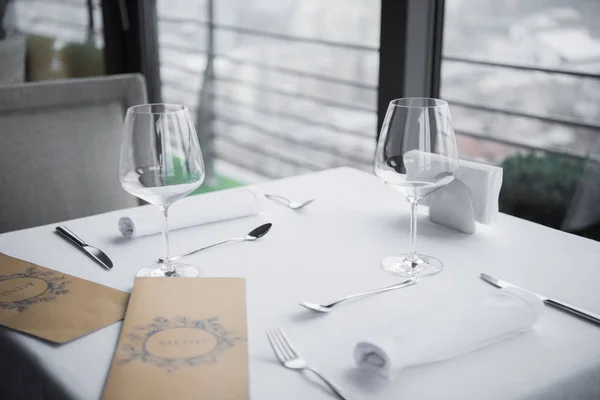 Close View Arranged Cutlery Empty Wineglasses Menu Table White Tablecloth — Stock Photo, Image