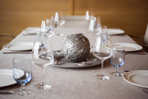Zár Megjelöl Kilátás Evőeszközök Dekorációk Üres Wineglasses Étteremben Asztalra — ingyenes stock fotók