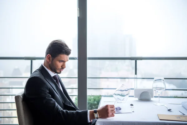 Pensive Man Suit Looking Away While Waiting Order Restaurant — Stock Photo, Image