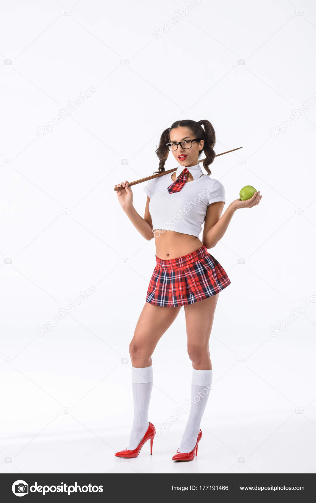 Schulmädchen Hebt Ihren Rock Beim Spielen Schulmädchen Hebt Ihren Rock Beim Spielen