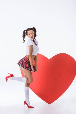 büyük kırmızı kalp beyaza yakın mutlu seksi kız öğrenci