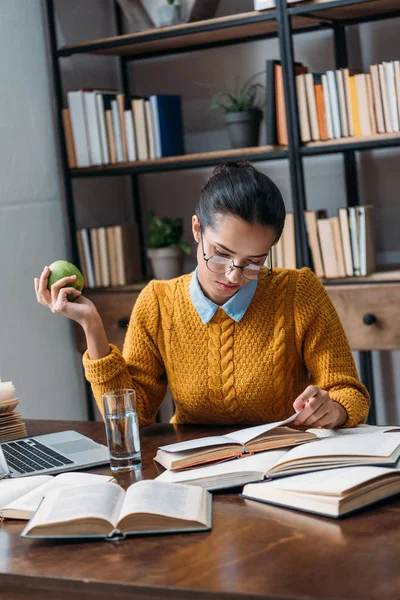 Young Student Girl Green Apple Hand Preparing Exam Library — Stock Photo, Image