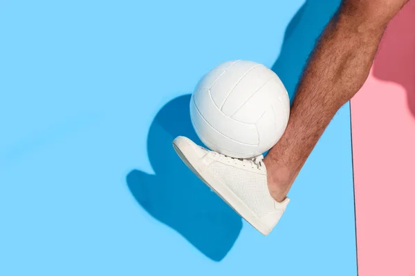 Cropped Image Leg Ball Pink Blue Background — Stock Photo, Image