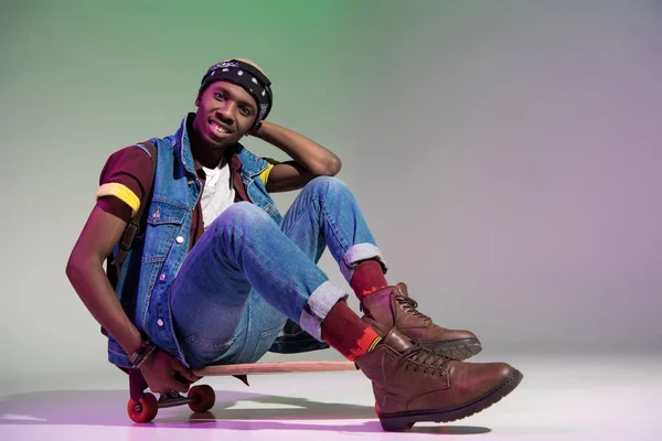 Handsome Stylish Young African American Man Sitting Skateboard Smiling Camera — Stock Photo, Image