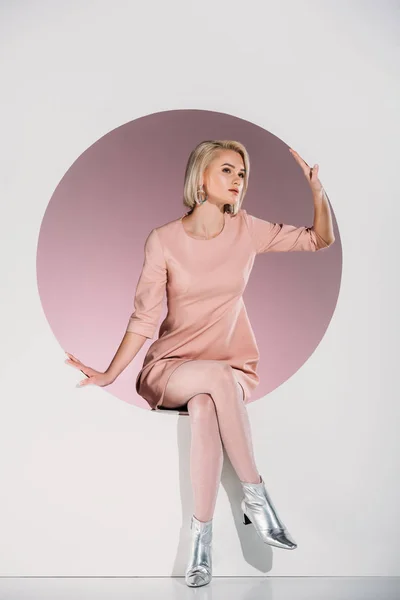Beautiful Stylish Blonde Woman Dress Shiny Shoes Sitting Hole Looking — Stock Photo, Image