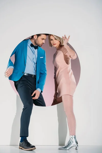 Fashionable Couple Love Stepping Hole Grey — Stock Photo, Image