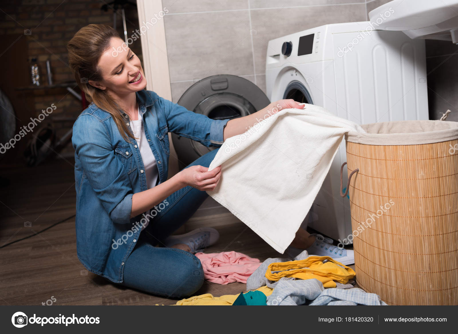 Housewife Taking Clothing Put Washing Machine Home — Stock Photo