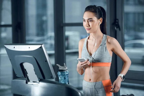 Young Athletic Sportswoman Using Smartphone Treadmill Gym — Stock Photo, Image
