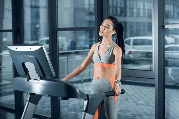Young Athletic Sportswoman Jogging Treadmill Listening Music Earphones Gym — Stock Photo, Image