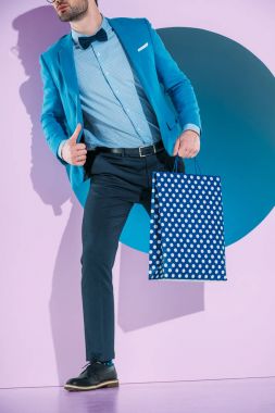 moda giysiler ile mor frame olacak insanın Resim kırpılmış
