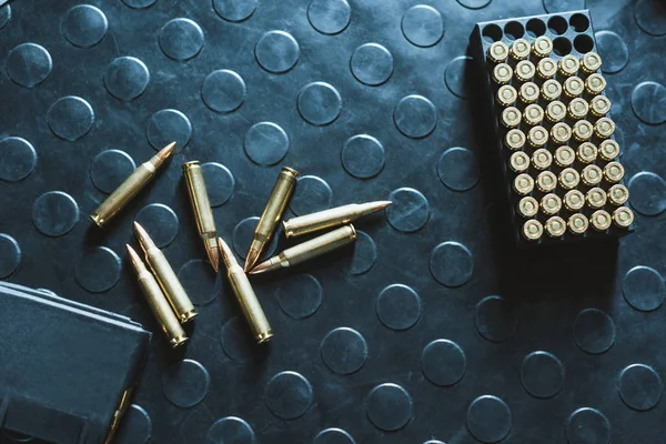 Top View Rifle Bullets Magazine Table — Stock Photo, Image