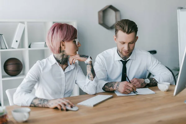 Young Businesswoman Looking Male Colleague Taking Notes Workplace — Stock Photo, Image