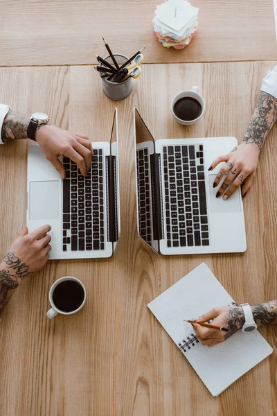 Tattooed hands — Stock Photo, Image