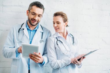 mutlu doktorlar Tablet ve Pano ile birlikte çalışma