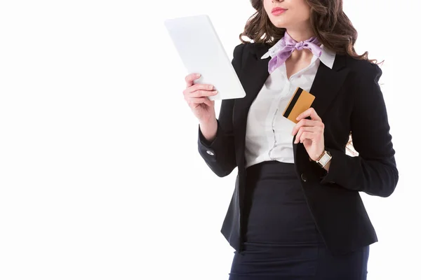 Imagen Recortada Azafata Con Tableta Tarjeta Crédito Aislada Blanco — Foto de Stock