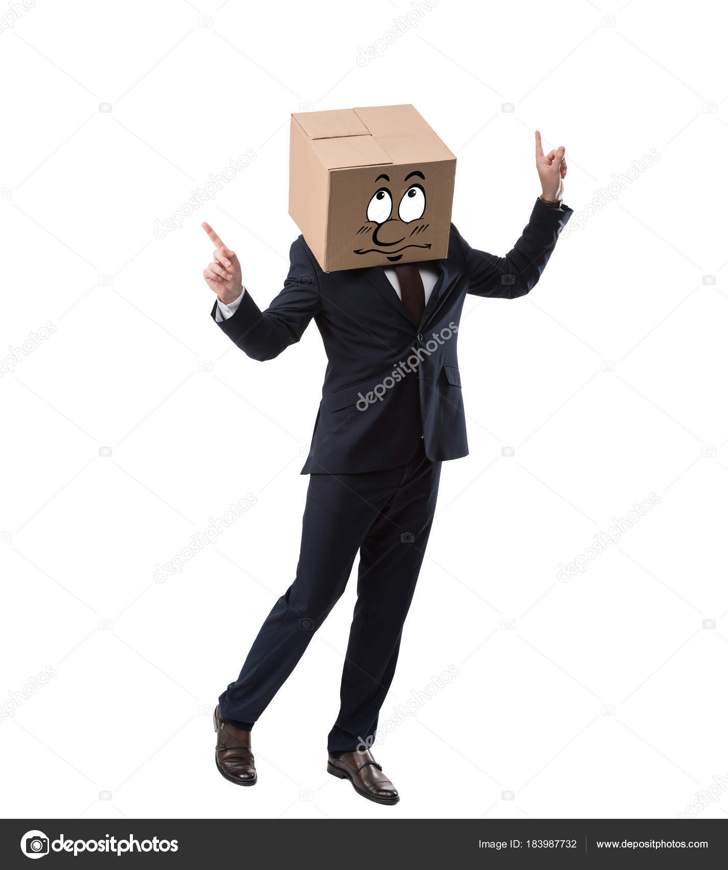 Glücklicher Geschäftsmann Mit Pappschachtel Auf Dem Kopf Die Nach Oben