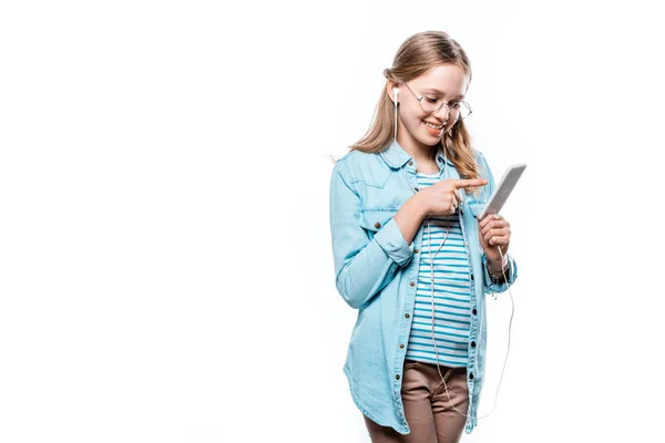 Bela Menina Sorridente Fones Ouvido Usando Smartphone Isolado Branco — Fotografia de Stock
