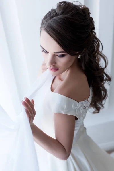 Attractive Brunette Woman Posing Wedding Dress — Stock Photo, Image