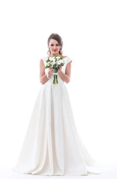 Heureuse Jeune Mariée Posant Robe Blanche Traditionnelle Avec Bouquet Mariage — Photo