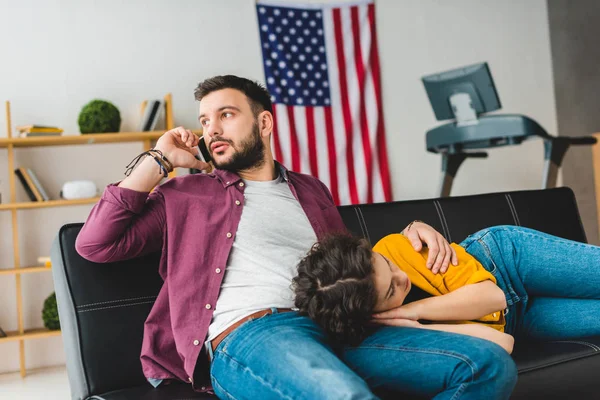 Man Talking Smartphone While Girlfriend Sleeping His Knees — Free Stock Photo