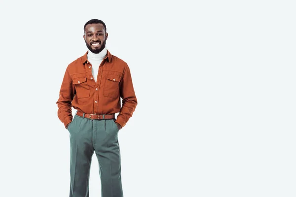 Sorridente Africano Americano Stile Retrò Uomo Guardando Fotocamera Isolata Bianco — Foto Stock