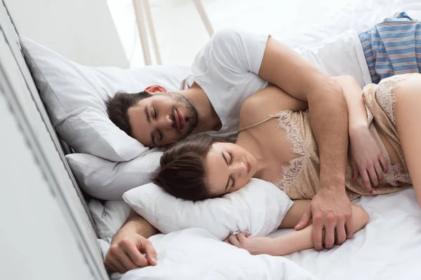 Young Couple Pajamas Sleeping Bed Together — Stock Photo, Image