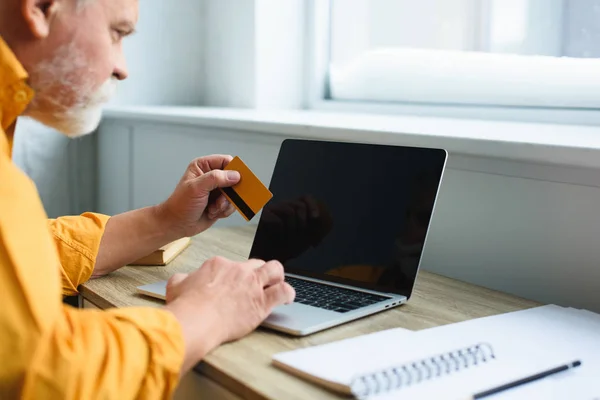 Holding credit card — Stock Photo, Image