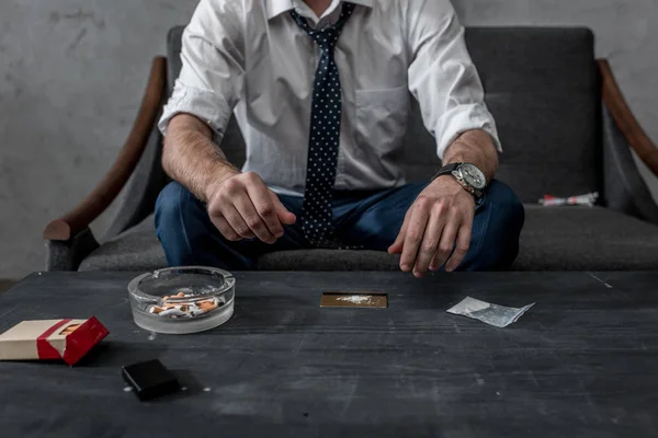 Plan Recadré Homme Affaires Toxicomane Préparant Prendre Cocaïne — Photo