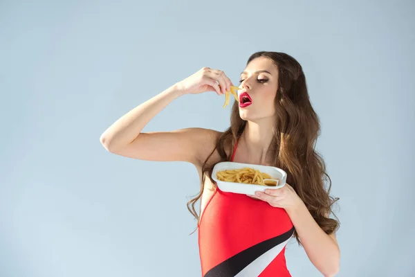 Sexy Menina Vermelho Maiô Comer Frito Batatas Isolado Cinza — Fotografia de Stock